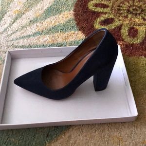 Navy suade point toe pumps